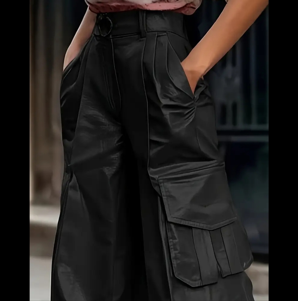 Black Wide-Leg Cargo Pants - Picture 2 of 3